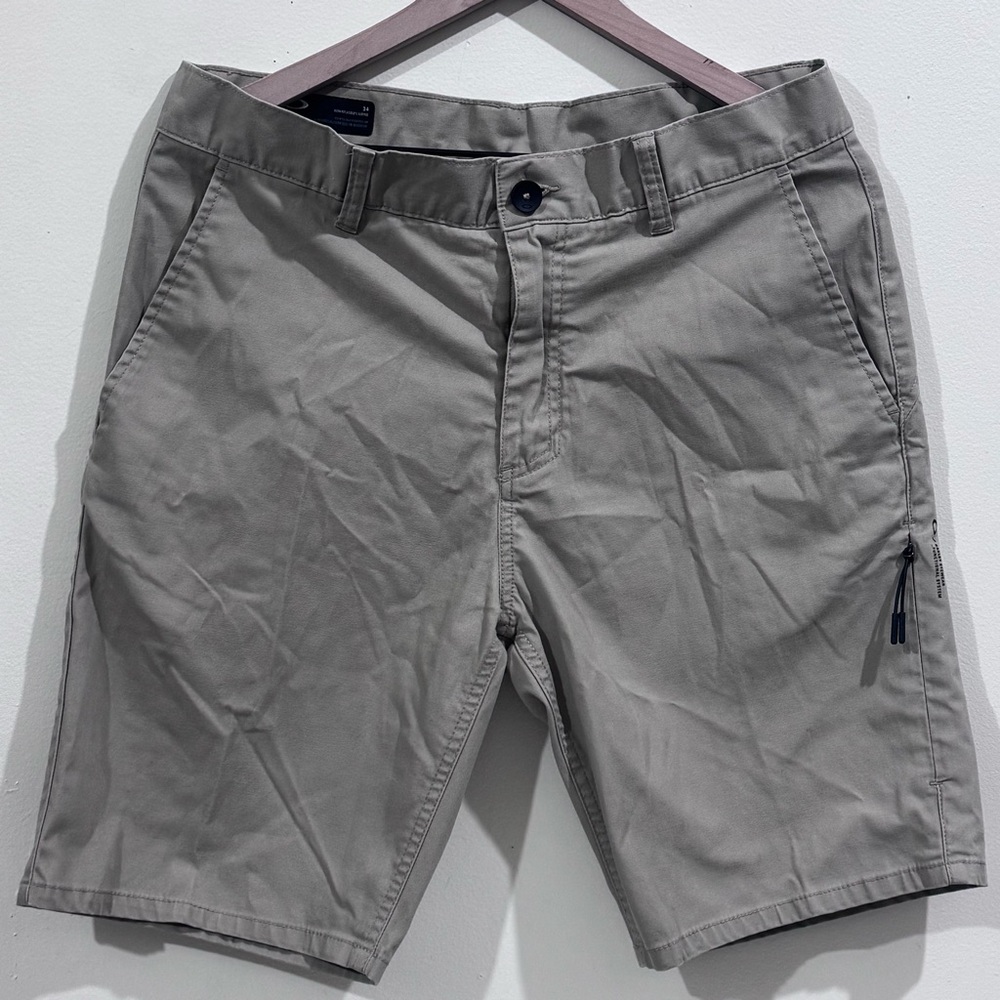 Oakley Men's Light Gray Shorts